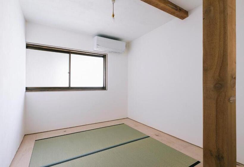 Atelier & Hostel Nagaisa Ura