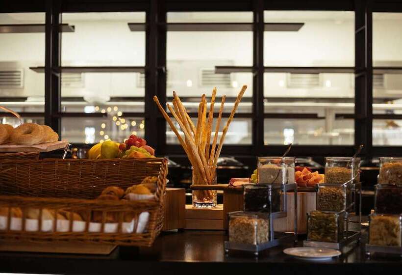 هتل Doubletree By Hilton Celaya