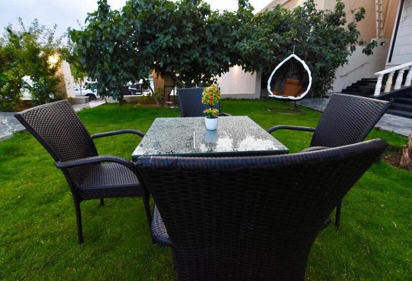 ホテル Golden White