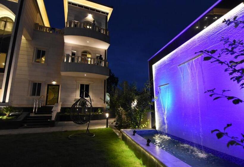 ホテル Golden White