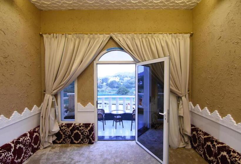 ホテル Golden White