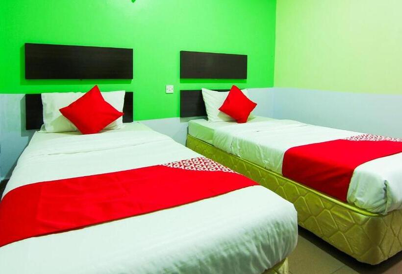 Hotel Oyo 43962 Ezzy In