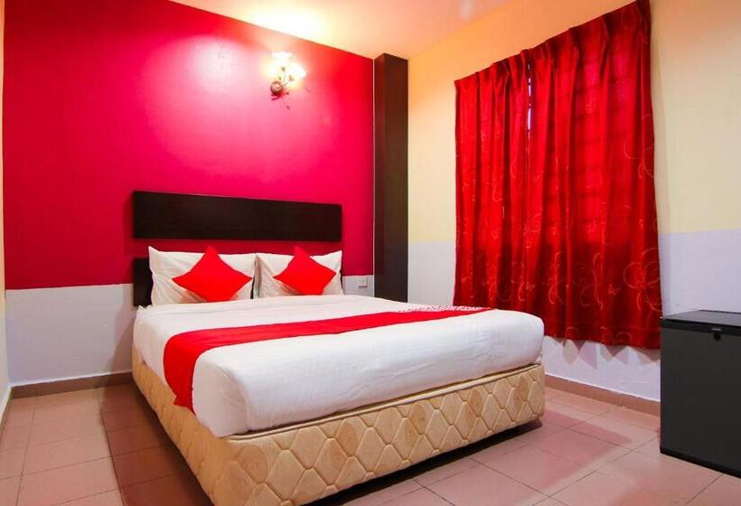 Hotel Oyo 43962 Ezzy In