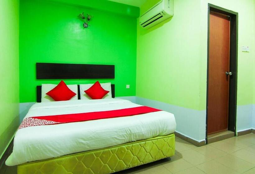 Hotel Oyo 43962 Ezzy In