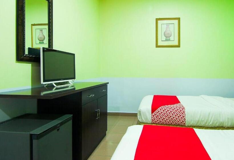 Hotel Oyo 43962 Ezzy In