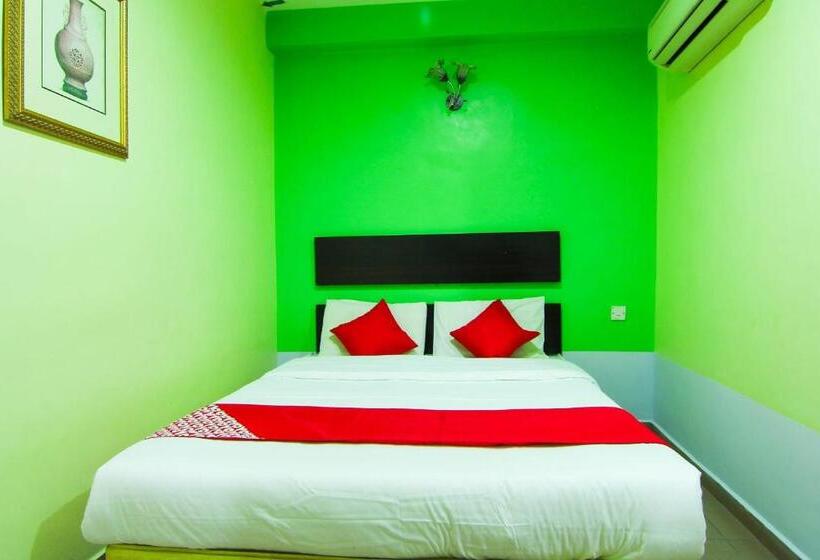 Hotel Oyo 43962 Ezzy In