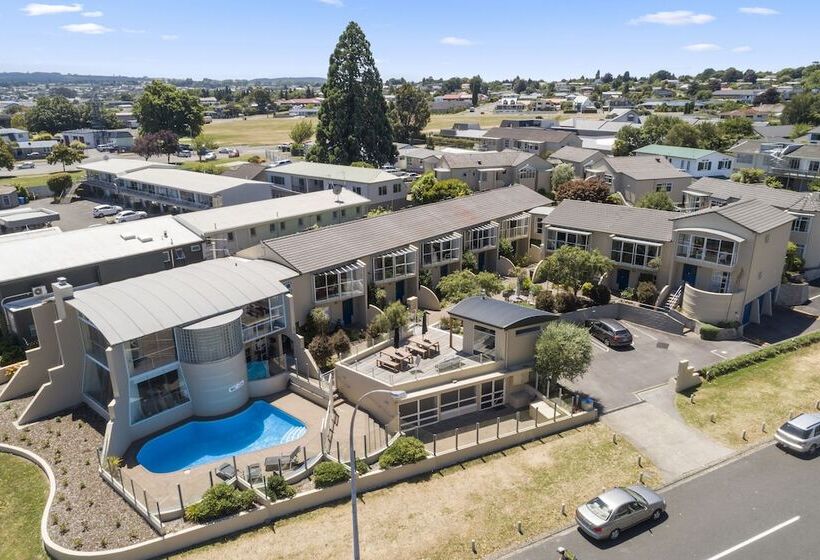 מוטל The Village Resort