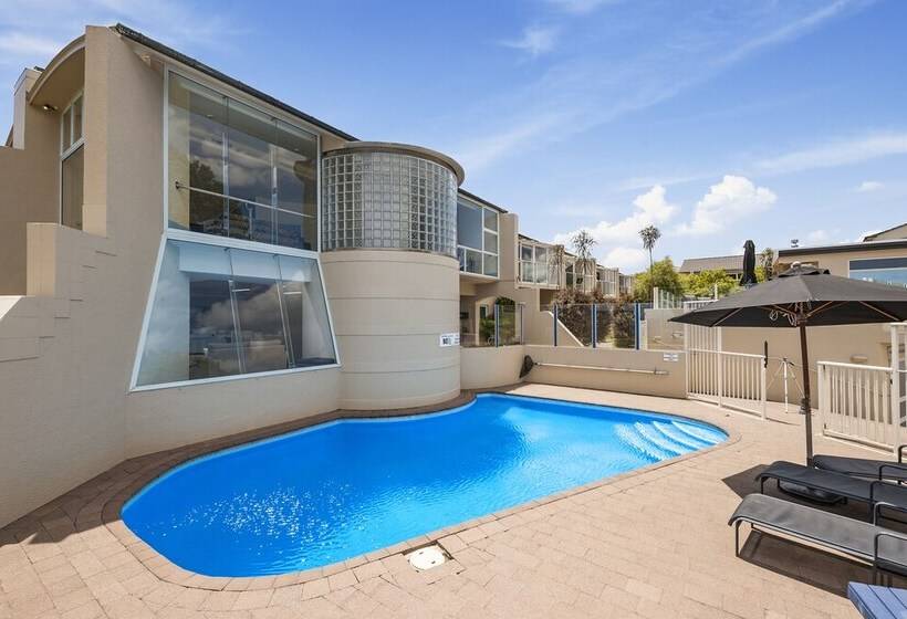 מוטל The Village Resort