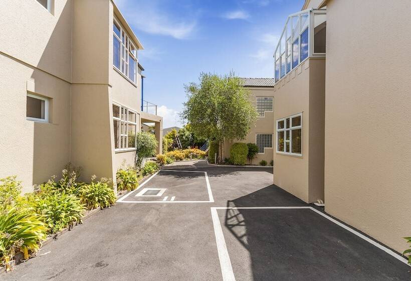 מוטל The Village Resort