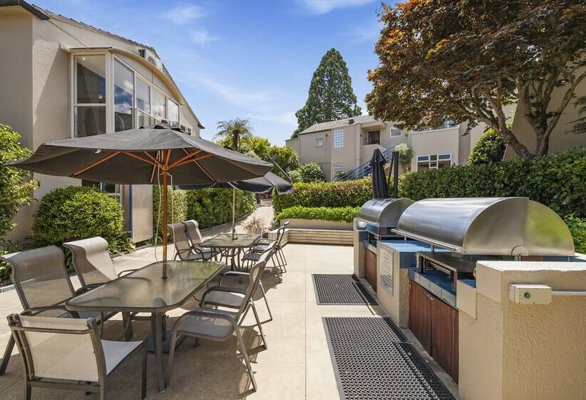 מוטל The Village Resort