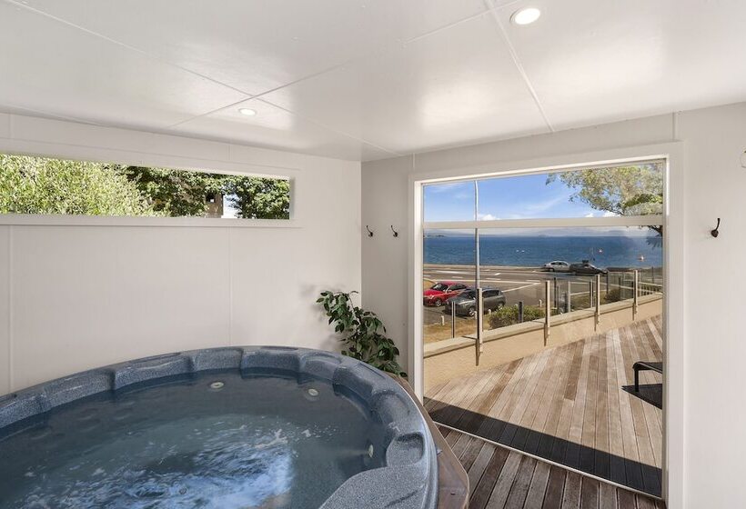 מוטל The Village Resort