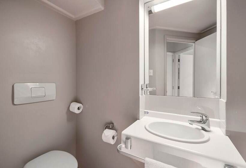 מוטל The Village Resort