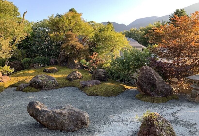 ペンション Onsen & Garden Asante Inn