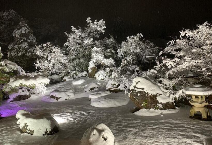 ペンション Onsen & Garden Asante Inn