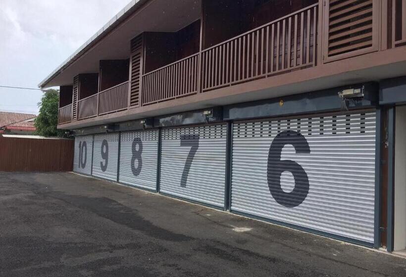 Отель Little Kampung Studio