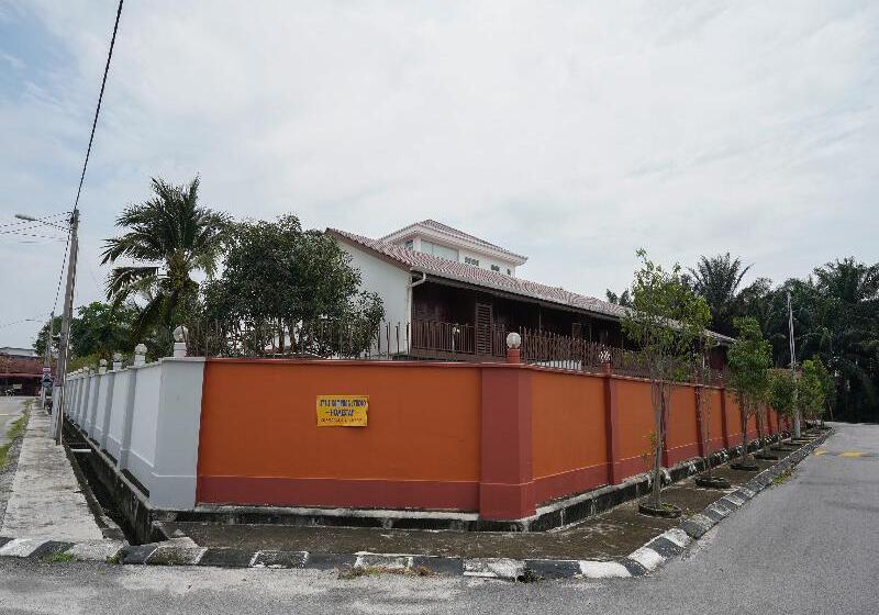 Отель Little Kampung Studio