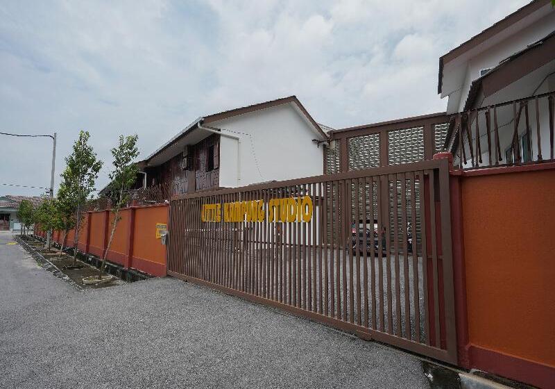 Отель Little Kampung Studio