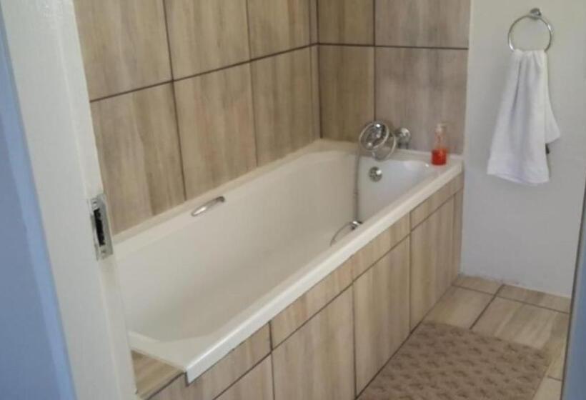 بنسيون Karookoppie