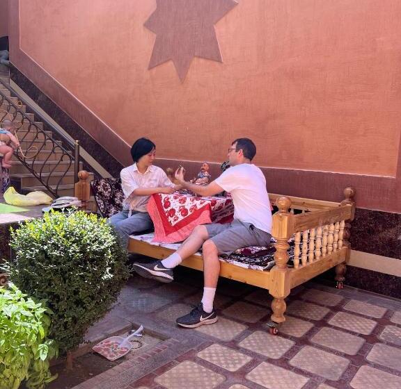 بنسيون Shahnoza Grand