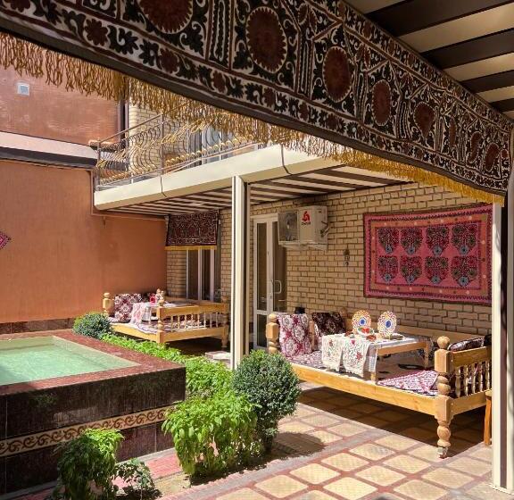 بنسيون Shahnoza Grand