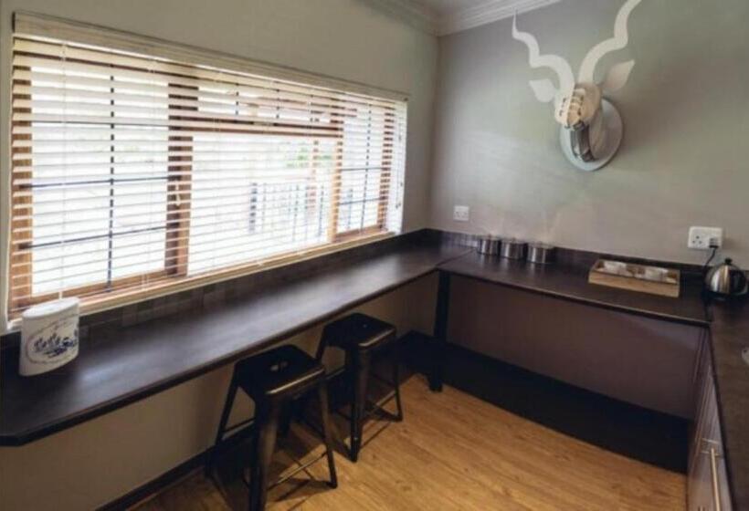 פנסיון Villiera Guesthouse