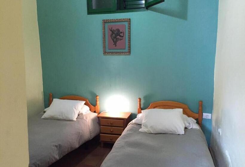 فندق صغير Alojamiento Rural La Montaña