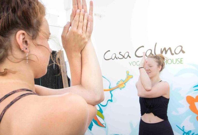 Хостел Casa Calma Yoga Guesthouse