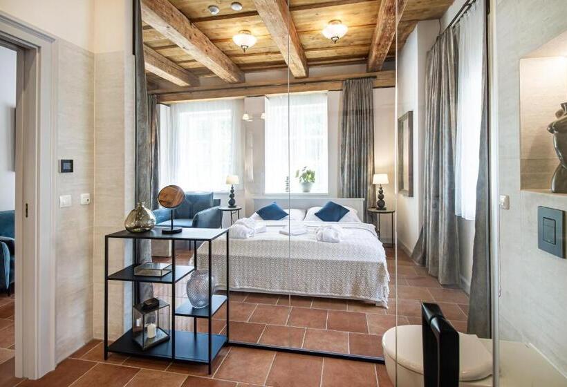 فندق Apartmány šupina