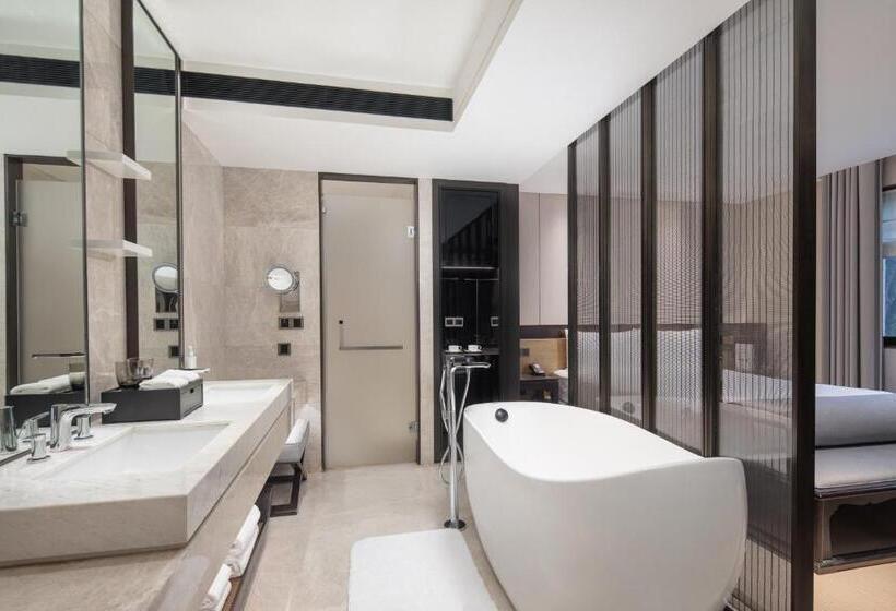 هتل Hualuxe Xi An Tanghua, An Ihg