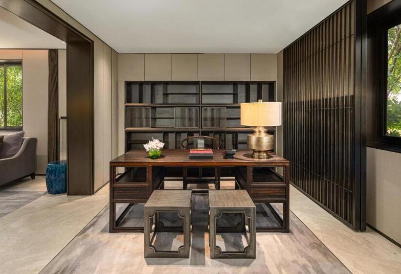 هتل Hualuxe Xi An Tanghua, An Ihg