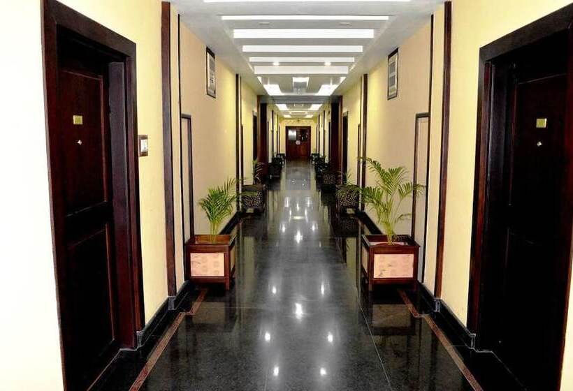 هتل Tashi Namgay Grand