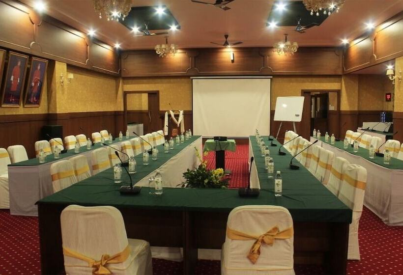 هتل Tashi Namgay Grand