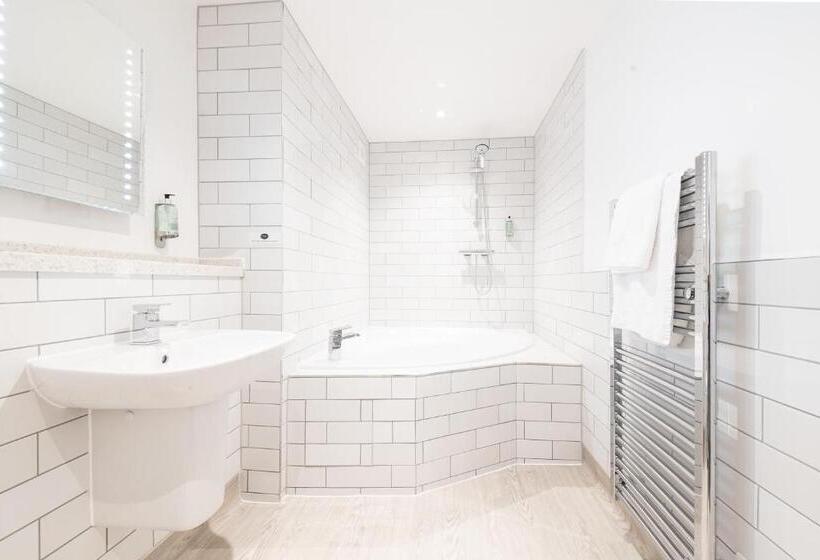 Отель The Castle By Innkeeper S Collection