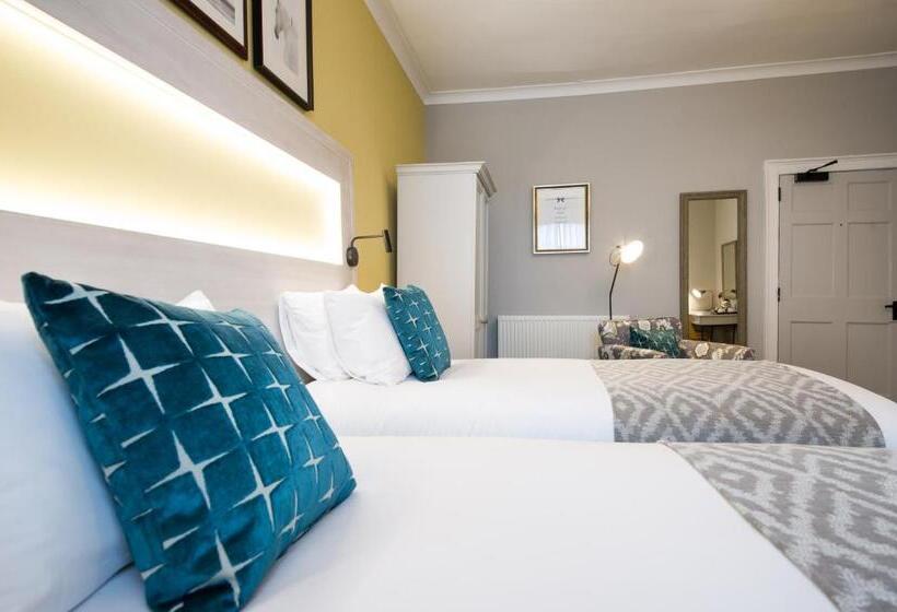 호텔 The Dun Cow By Innkeeper S Collection