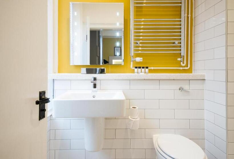 호텔 The Dun Cow By Innkeeper S Collection