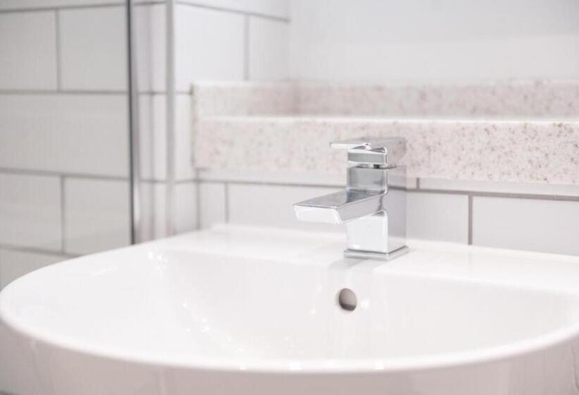 Отель The Merlin By Innkeeper S Collection