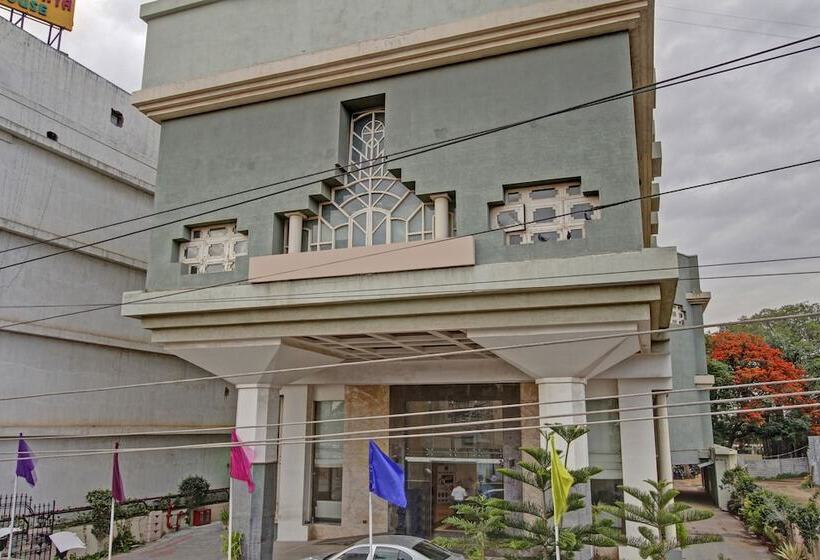 Oyo 8169 Hotel Salem Castle