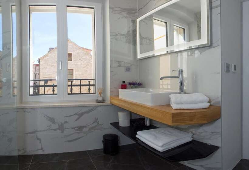 پانسیون Luxury Rooms Paula