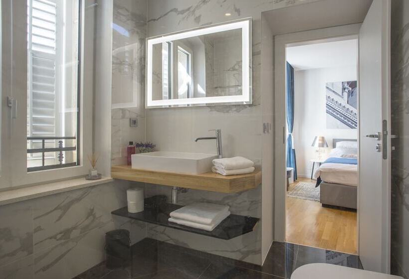 פנסיון Luxury Rooms Paula