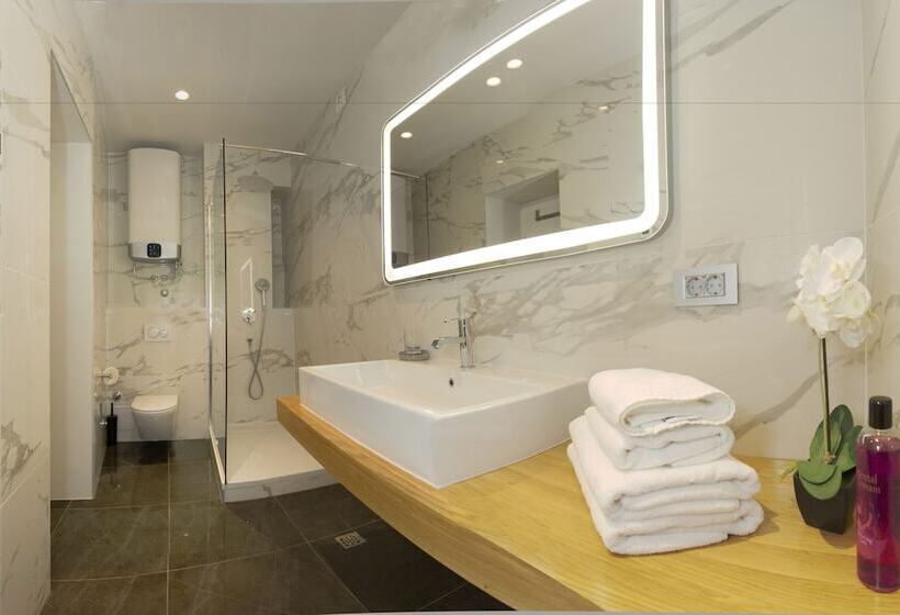 פנסיון Luxury Rooms Paula