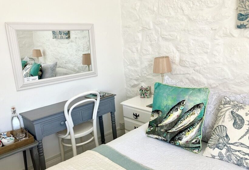 The Old Post House B&b