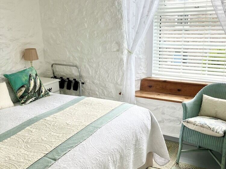 The Old Post House B&b