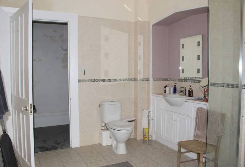 The Victorian House B&b