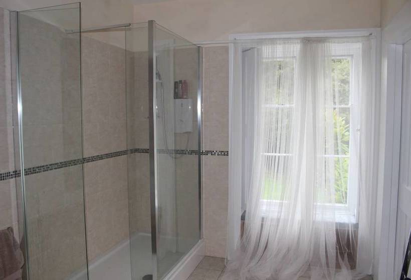 The Victorian House B&b