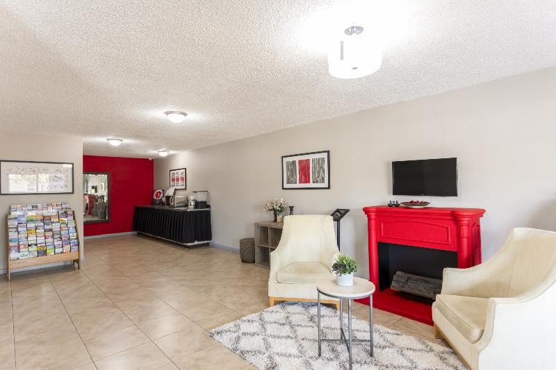 בית מלון כפרי Americas Best Inn Pompano Beach