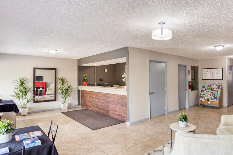 בית מלון כפרי Americas Best Inn Pompano Beach