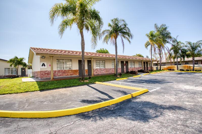 فندق Americas Best Inn Pompano Beach