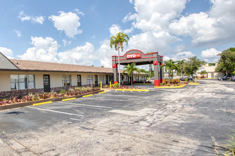 בית מלון כפרי Americas Best Inn Pompano Beach