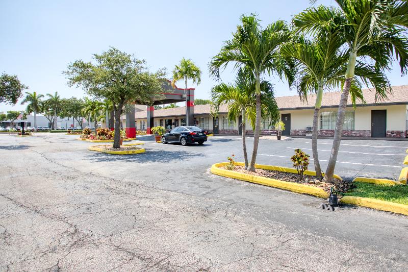 فندق Americas Best Inn Pompano Beach