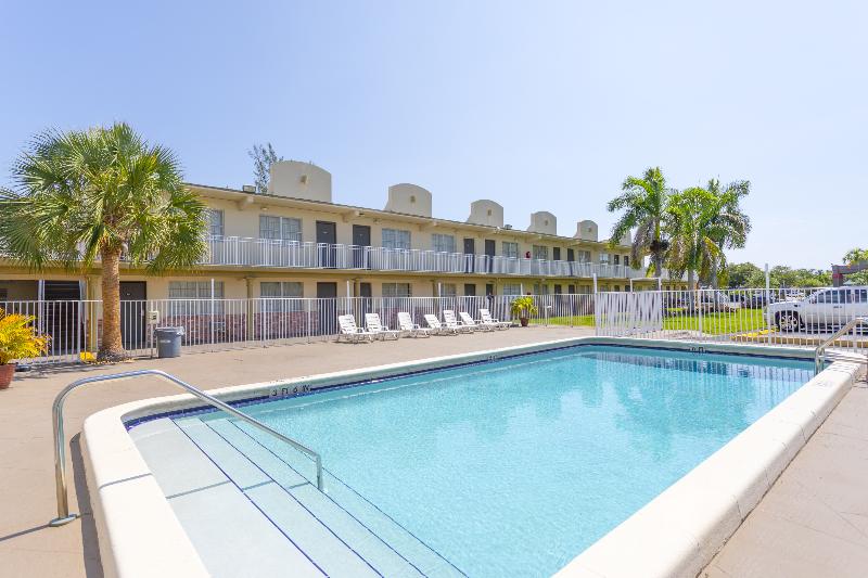 فندق Americas Best Inn Pompano Beach